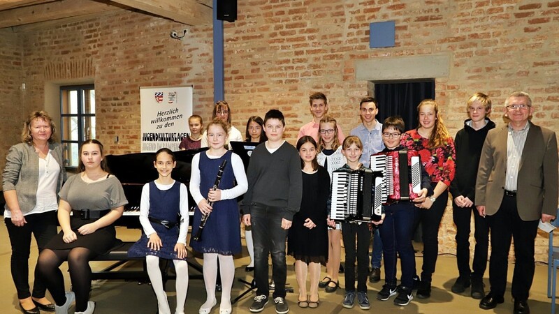 Die Mitwirkenden des Konzertabends der Musikschule Landau und aus Eichendorf.