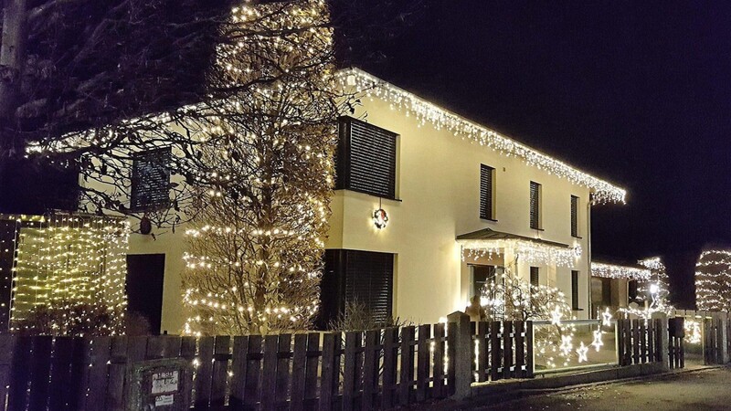 Das "Further Weihnachtshaus" der Familie Haslach am Eulenweg findet viel Anklang.