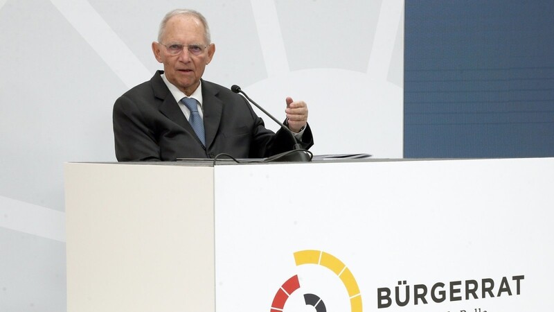Bundestagspräsident Wolfgang Schäuble hatte eine Art Testballon ins Spiel gerbracht.