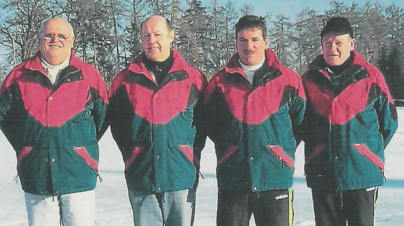 Die Aufstiegsmannschaft 2000 von der Oberliga in die Bayernliga: Hans Riederer, Hans Dendorfer, Willi Roider und Josef Nachreiner (v.l.).