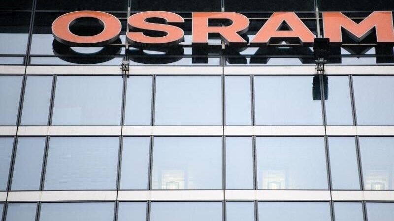 Das Osram-Logo ist an der Zentrale des Unternehmens Osram zu sehen. Foto: Matthias Balk/Archivbild