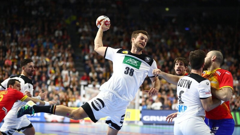 Fabian Böhm und die deutsche Handball-Nationalmannschaft gewinnen auch die Partie gegen Spanien.