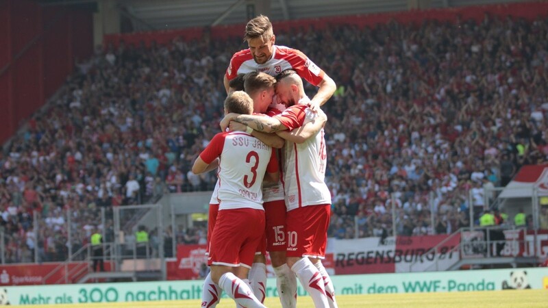 Der SSV Jahn Regensburg hat sein Heimspiel gegen den FC St. Pauli gewonnen und bleibt in Schlagdistanz zum dritten Platz.