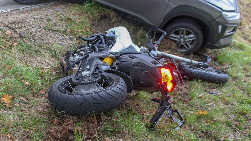 Bei einem Verkehrsunfall bei Aicha vorm Wald ist ein 52-jähriger Motorradfahrer getötet worden.