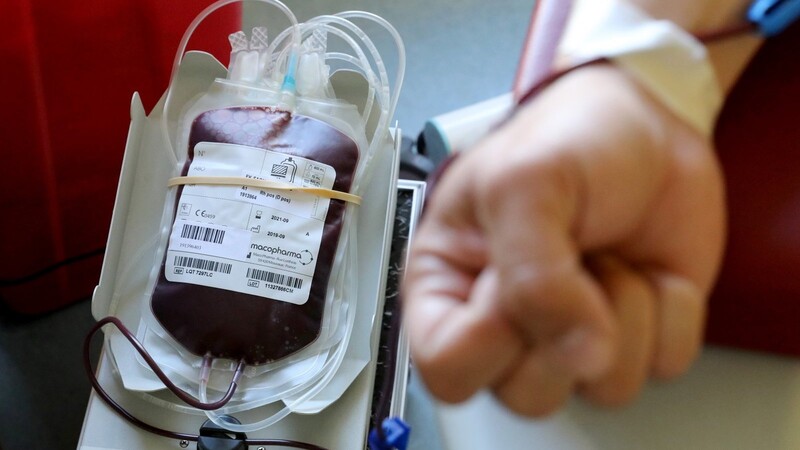 Das Deutsche Rote Kreuz ruft dringend zu Blutspenden auf. Die Reserven werden knapp.