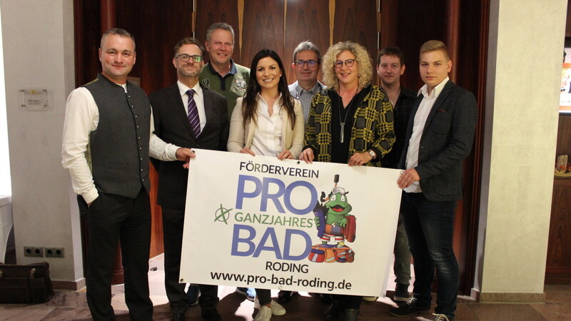 Der neue Verein Pro Bad Roding mit der Gründungsvorstandschaft und dem Vorsitzenden Thomas Klapper (rechts).