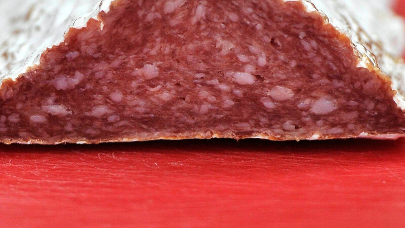 Die Firma Cesare Fiorucci S.p.A. ruft vorsorglich zwei Sorten ihrer Salami zurück. Aufgrund eines Druckfehlers sind bei den Zutaten keine Milchallergene aufgelistet. (Symbolbild)