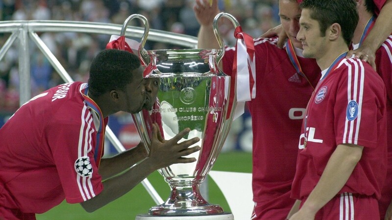 Bixente Lizarazu (r.) nach dem Gewinn der Champions League 2001.