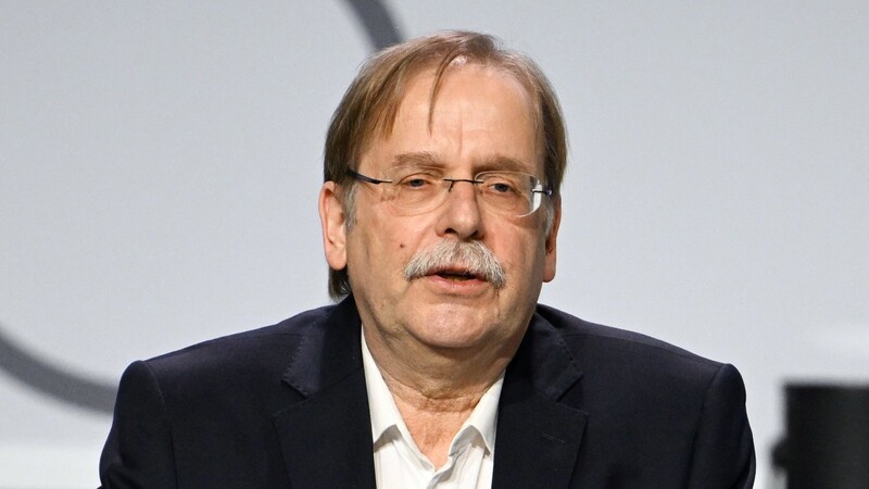 Rainer Koch hat seinen vorzeitigen Rückzug aus dem Exekutivkomitee der UEFA angeboten und wird im Juni auch nicht mehr für eine weitere Amtszeit als Präsident des Bayerischen Fußball-Verbandes kandidieren.