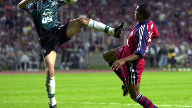 Nichts für schwache Gemüter: Bremen-Verteidiger Victor Skripnik (l.) im Zweikampf mit Bayern-Stürmer Paulo Sergio beim Pokalfinale 2000