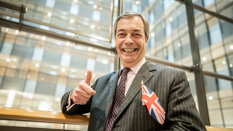 Nigel Farage freut sich über den Brexit.
