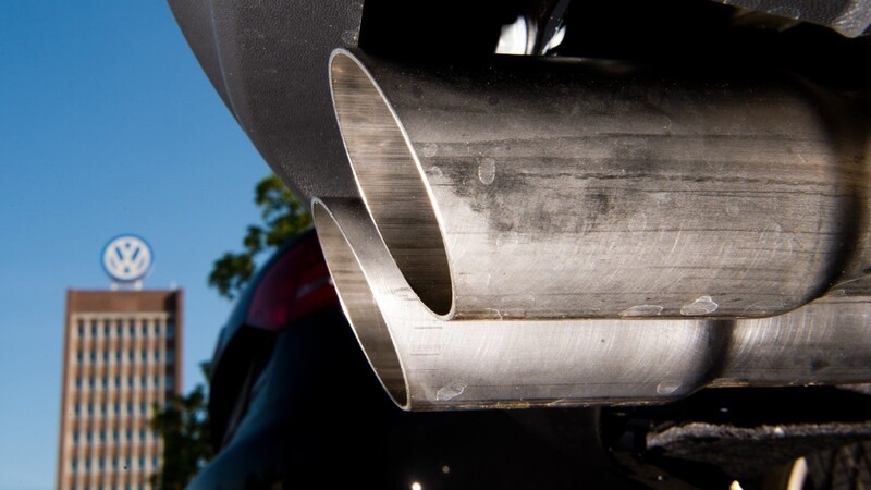 Die Verbraucherschützer fordern einen Ausgleich für den Wertverlust der Fahrzeuge wegen gefälschter Abgaswerte. (Symbolbild)
