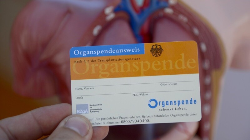 Die Zahl der Organspender bleibt weit hinter der Zahl derer zurück, die dringend auf ein Spenderorgan warten.
