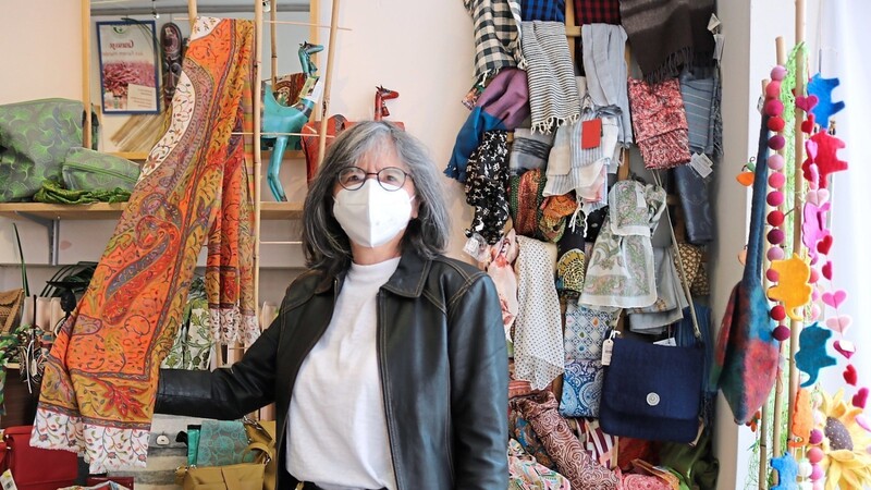 "Ich kann mich nicht über einen neuen Schal freuen, wenn es dem Hersteller dabei schlecht geht", sagt Christa Mayer.