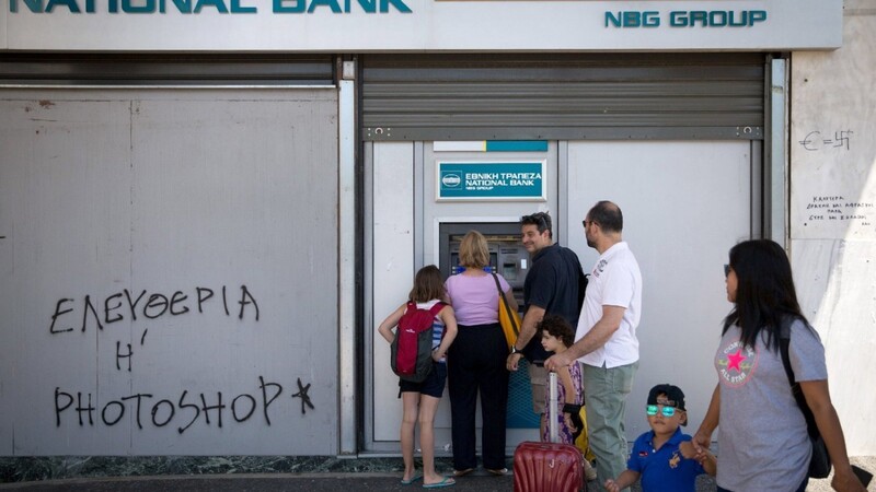 Ohne kräftige Finanzspritze kaum überlebensfähig: große griechische Geldhäuser wie die National Bank.