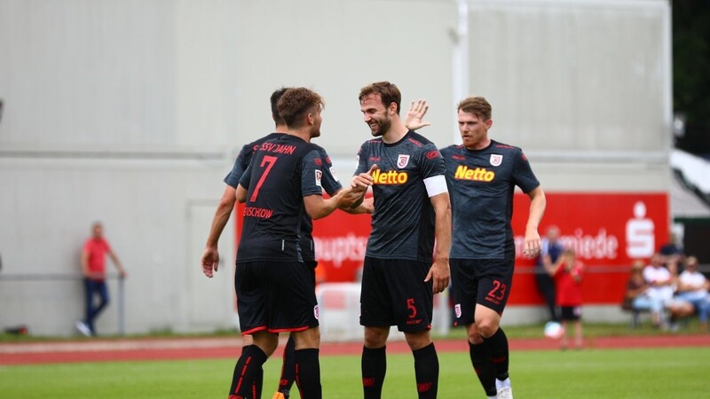Der SSV Jahn Regensburg hat am Samstagnachmittag 4:0 gegen die SpVgg Bayreuth gewonnen.