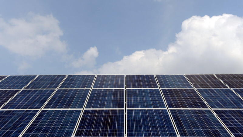 Die Grünen fordern mehr Photovoltaikanlagen auf staatlichen Gebäuden in Bayern.
