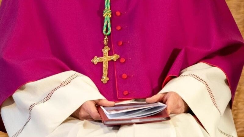 Wie reagiert die Kirche auf das Münchner Missbrauchsgutachten und die Falschaussage von Papst Benedikt?.