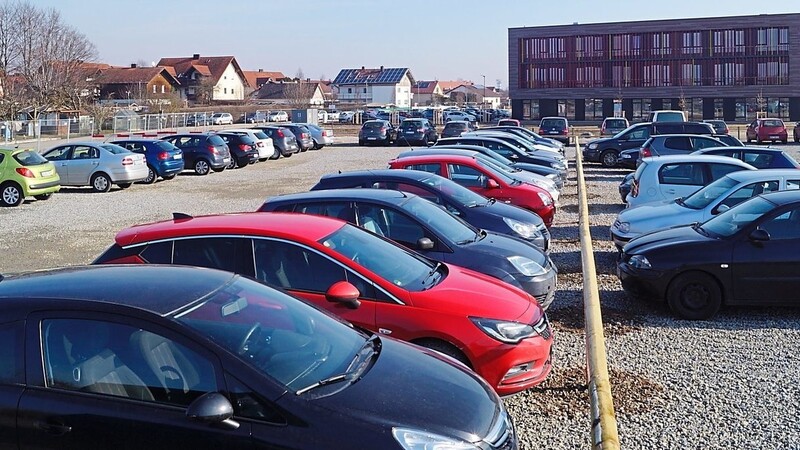Autos, Autos, Autos: Schon jetzt zeigt sich, dass der Parkraumbedarf im Nordpark III groß sein wird.