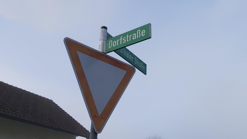 Eine Dorfstraße, gibt es in Altnussberg und in Fernsdorf gibt, was regelmäßig für Verwirrung sorgte.