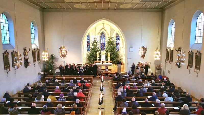 Das Alburger Adventssingen ist ein fester Bestandteil im Kirchenjahr und erfreut alljährlich zahlreiche Besucher.