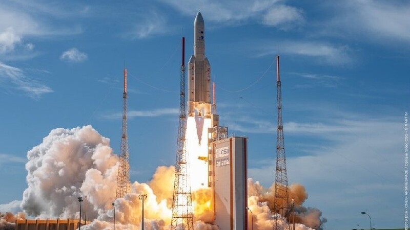 Eine Ariane-Trägerrakete startet am Dienstag von Kourou aus ins Weltall. (Archivfoto)