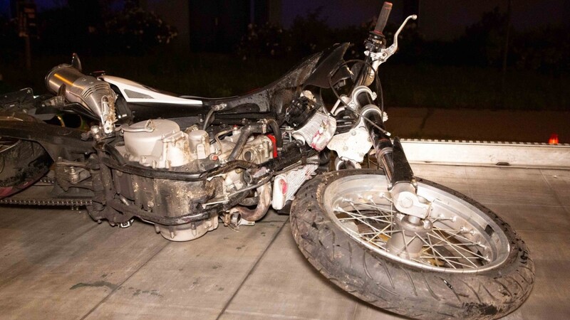 Ein 19-jähriger Motorradfahrer ist am Freitagabend bei einem Stunt in Dingolfing ums Leben gekommen.