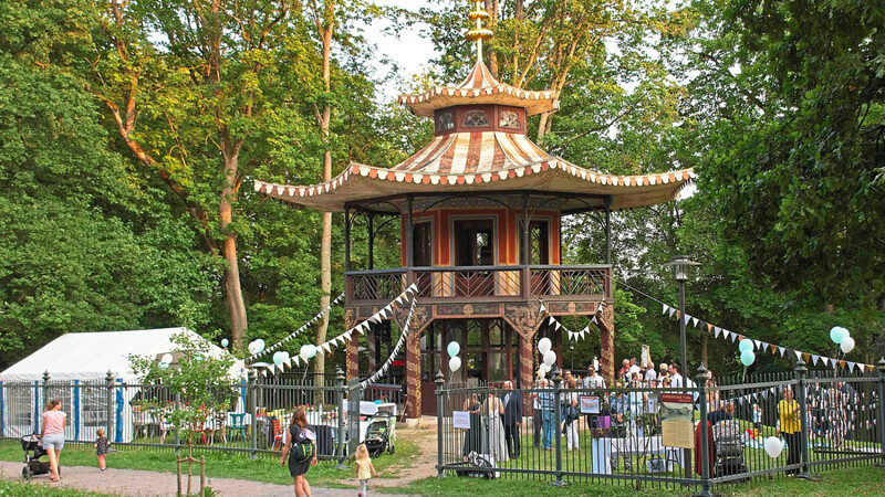 Im Chinesischen Turm im Schlosspark von Donaustauf kann man sich ab sofort auch trauen lassen.