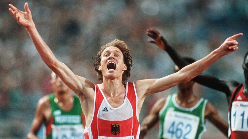 Der Höhepunkt seiner Karriere: 1992 in Barcelona wird Dieter Baumann Olympiasieger über 5000 Meter.