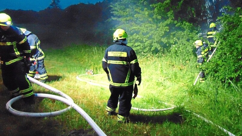 Die Feuerwehr musste unter anderem wegen eines Blitzeinschlags in einen Baum zwischen Reichersdorf und Rannersdorf ausrücken.
