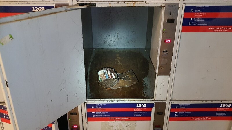 Eine Geldbörse mit über 3.700 Euro Bargeld hatte ein Wiesnkellner in einem Schließfach am Hauptbahnhof liegen lassen.