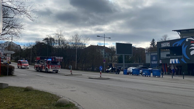 Am Mittwochnachmittag kam es am Straubinger Eisstadion zu einem Feuerwehreinsatz.