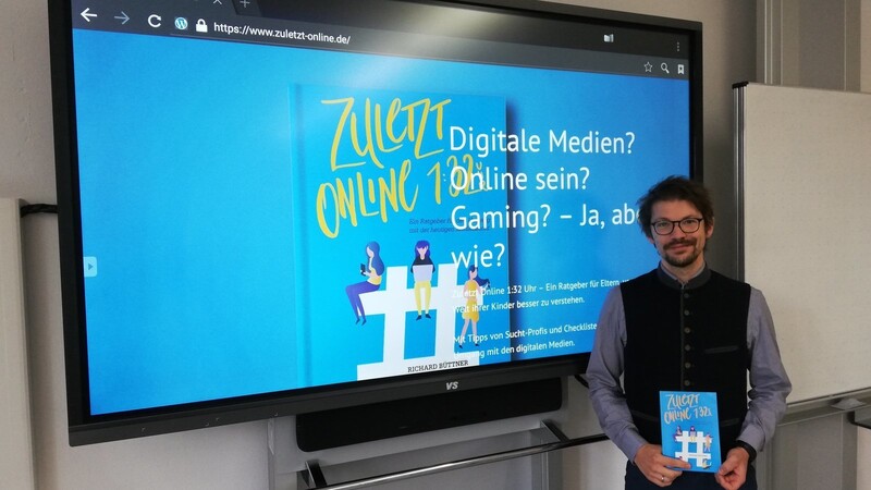 Richard Büttner will mit seinem Buch über die Gefahren der Digitalisierung aufklären.