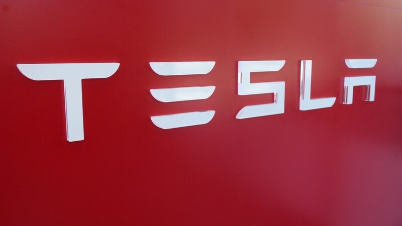 Eine Klage gegen den Autobauer Tesla beschäftigt das Landgericht München.