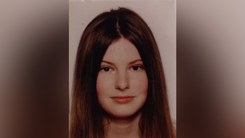 Angelina ist 16 Jahre alt und besucht die Klasse 10a am Johannes-Turmair-Gymnasium in Straubing.