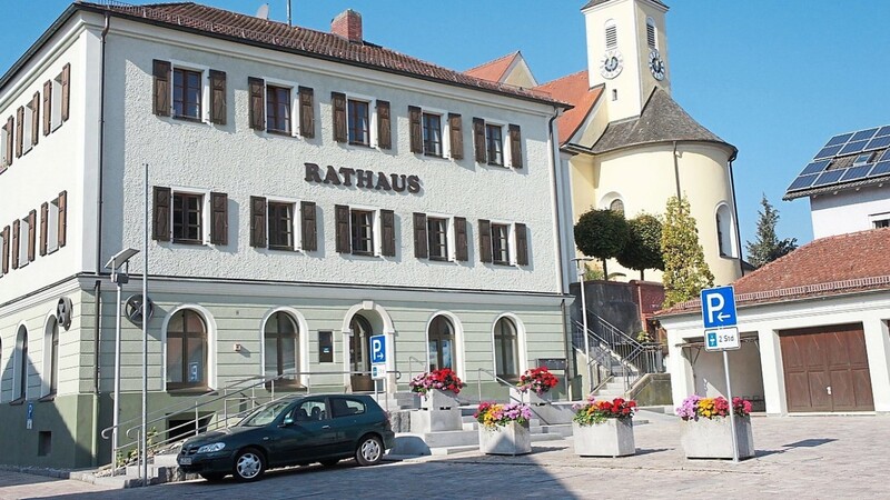 Die Umstrukturierung im Rathaus Bach stößt bei Hans Höchstetter auf Kritik.