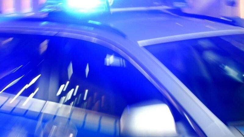 Die Polizei bittet um Hinweise zu einem Überfall in Landshut (Symbolbild).