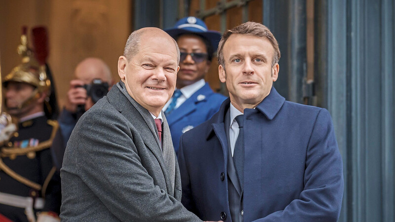 Zuletzt hat es immer wieder geknirscht. Das Jubiläum des Elysée-Vertrags machen Bundeskanzler Olaf Scholz (l.) und Frankreichs Präsident Emmanuel Macron nun zu einer großen Versöhnungsshow.