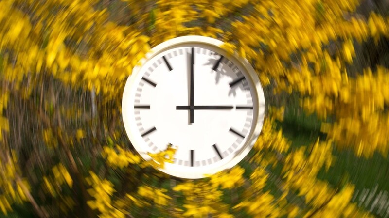 Wer hat an der Uhr gedreht? Ist es wirklich schon so spät? Vergangene Nacht begann die Sommerzeit und die Uhren wurden eine Stunde vorgestellt (Symbolbild).