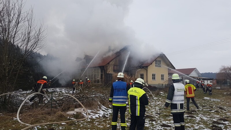 Am Montagvormittag brannte in Oberköllnbach ein Wohnhaus.