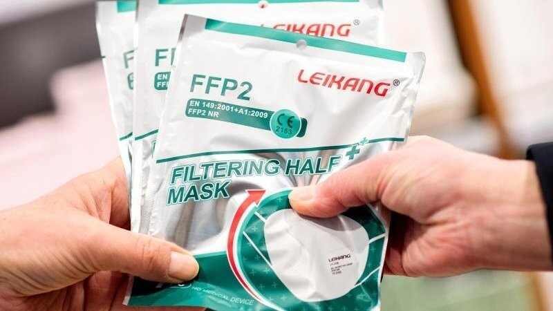 Ab Montag gilt in Bayern eine strengere Maskenpflicht. Beim Einkaufen und im öffentlichen Nahverkehr sind dann FFP2-Masken Pflicht.