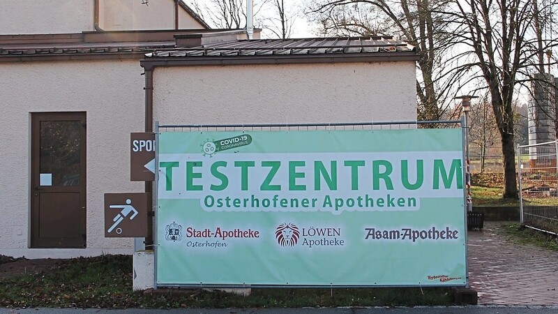 Seit dem Wochenende kommen wieder mehr Personen ins Osterhofener Testzentrum, um sich auf das Coronavirus testen zu lassen.