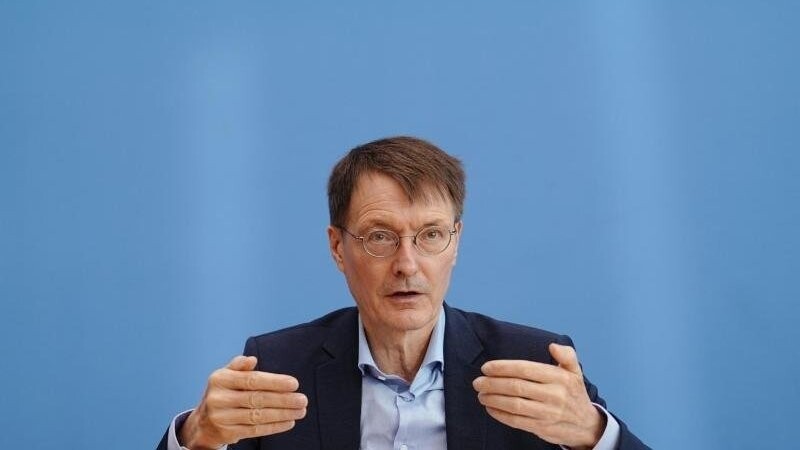 Gesundheitsminister Karl Lauterbach geht von einer deutlich höheren Inzidenz in Deutschland aus.