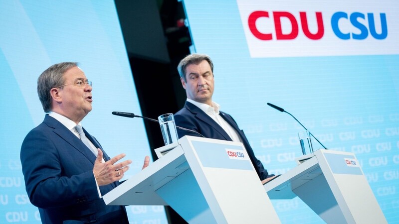 CDU-Vorsitzender und Unions-Kanzlerkandidat Armin Laschet (l.) und CSU-Chef Markus Söder präsentieren das Wahlprogramm.