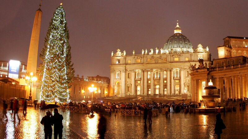 Frohe Kunde kurz vor Weihnachten für Deggendorf: die Stadt darf im Jahr 2028 den Christbaum auf dem Petersplatz in Rom zur Verfügung stellen.