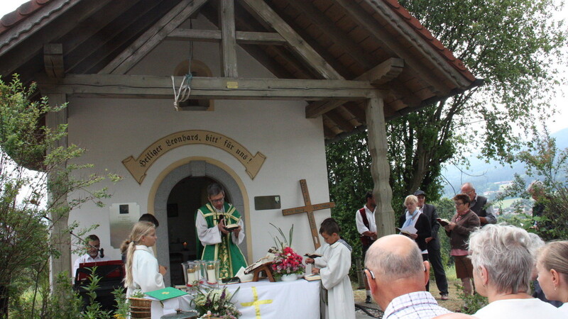 Der Festgottesdienst wurde bei der Leonhardikapelle gefeiert.