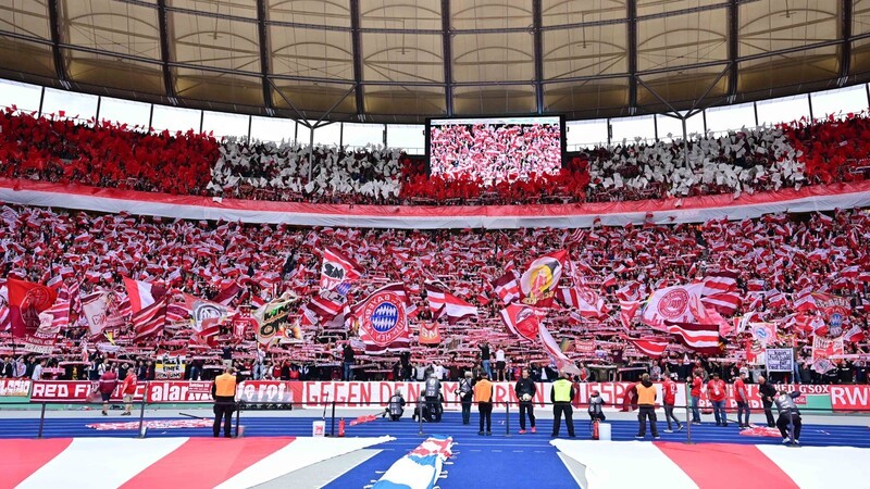 Stimmungsvoll: die Fans des FC Bayern in Berlin.