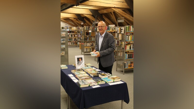 "7 100 aktive Leser hatten wir im vergangenen Jahr", betont Georg Fisch, der seit vielen Jahren die Bibliothek leitet.