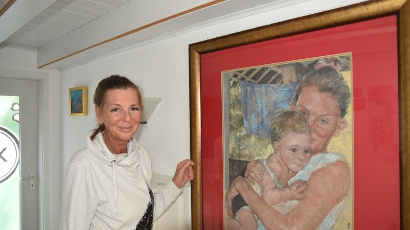 Kornelia Rebel kocht und schreibt nicht nur, sondern malt auch gerne. Das Bild zeigt sie mit ihrem Sohn Valentino, damals noch im Baby-Alter.