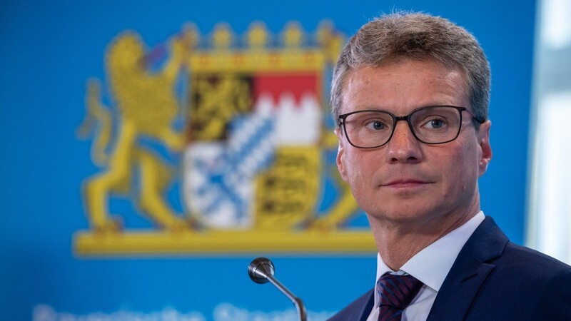 "Unsere wissenschaftlichen Nachwuchskräfte in Bayern haben glänzende Perspektiven", sagt Minister Bernd Sibler.